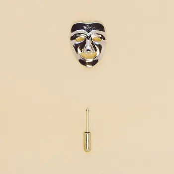 Brooch on lapel mask 50856 (silver, needle, jewelery alloy)
Brooch on lapel mask 50856 (silver, needle, jewelery alloy)