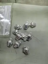 10 Uds. De abalorios de pastel 3D para cupcakes, 13x10x8mm, joyería tibetana DIY Retro, pulsera, collar de bronce antiguo, colgante de Color plateado