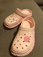 Sandalias de playa para mujer, zapatos de Crocs ligeros de EVA, calzado plano Unisex, zapato colorido, verano, 2021