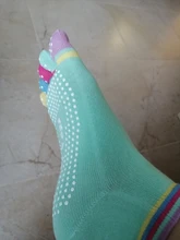 De las mujeres de los deportes de calcetines de Yoga caliente Fitness y Pilates calcetines de algodón Arco Iris entrenamiento Anti Slip calcetines con puntera transpirables púrpura