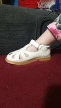 Sandalias Retro huecas de verano para niñas, zapatos de cuero suave Retro de princesa, microfibra, suela muscular de vaca superior, media sandalia para bebé