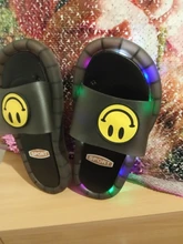 Zapatillas luminosas de verano para niños y niñas, zapatos blandos de PVC, sandalias de Casa cómodas, chanclas de bebé