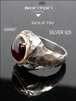 RING MAN HAND MADE IN SILVER 925.ROUND GRANATE CABOCHON 12 mm. SET IN 750 GOLD. 
RING MAN HAND MADE IN SILVER 925.ROUND GRANATE CABOCHON 12 mm. SET IN 750 GOLD.