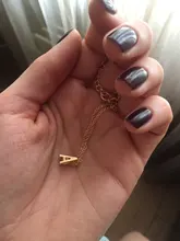 Colgante con inicial de cadena de oro para mujer, colgante de Metal con letras de A-Z para joyería, collares de nombre individual con letras cortadas