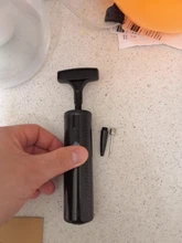 Bomba de aire portátil para fútbol, anillo de natación, bomba de aire inflable, bomba de aire de mano de plástico con adaptador de agujas de inflado de Gas