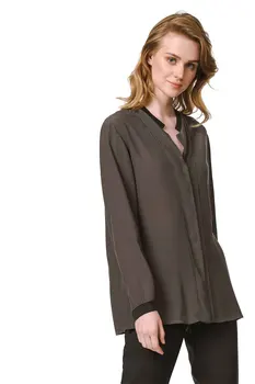 Ribbed Blouse 
Ribbed Blouse