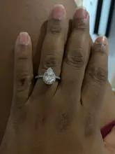 Huitan gran oferta diseño de gota de agua las mujeres anillo de Micro pavimentado de circón de cristal elegante vestido de novia joyería de compromiso anillo para amante