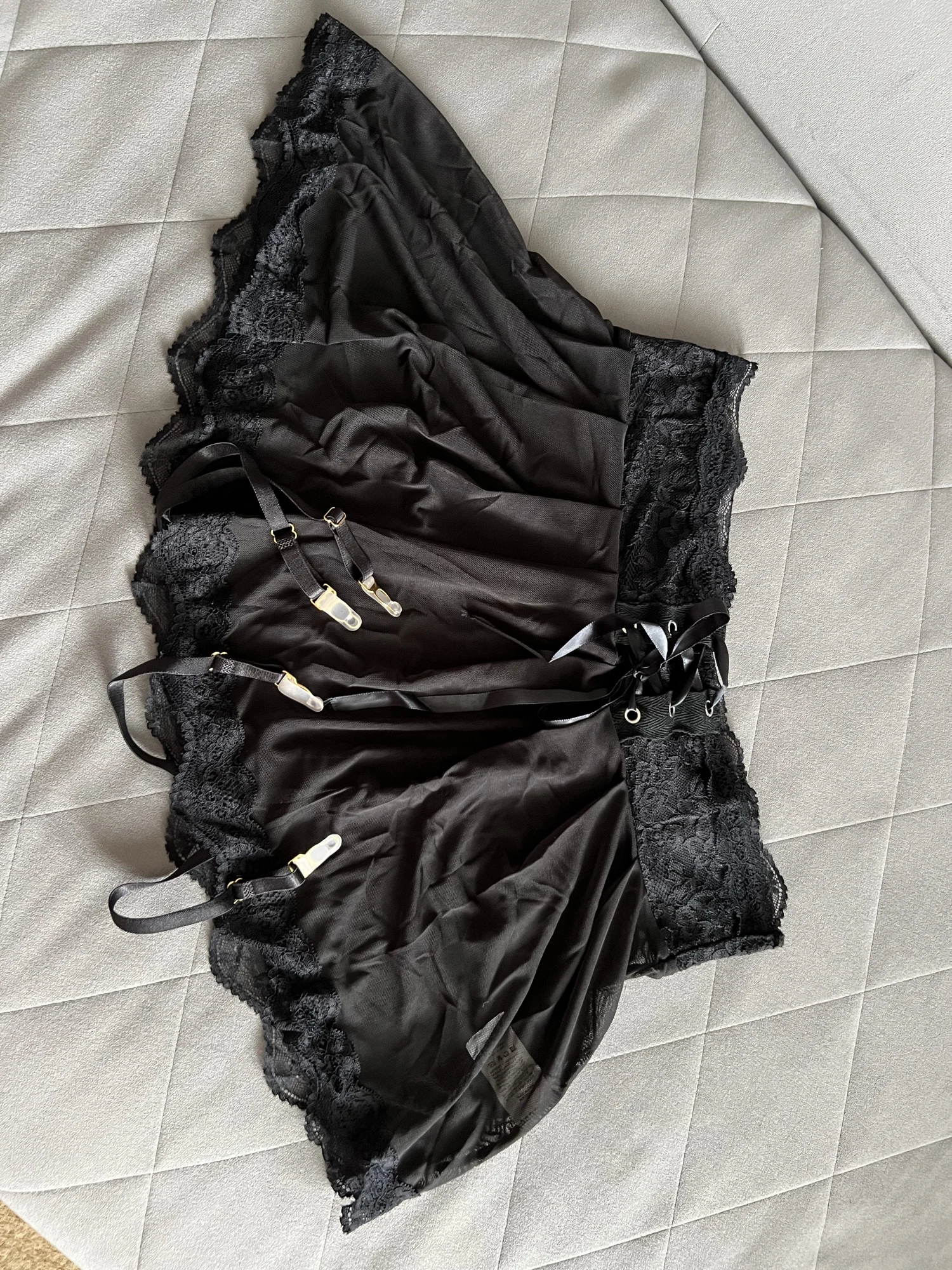 Юбка мен шұлық киген сексуалды медбике