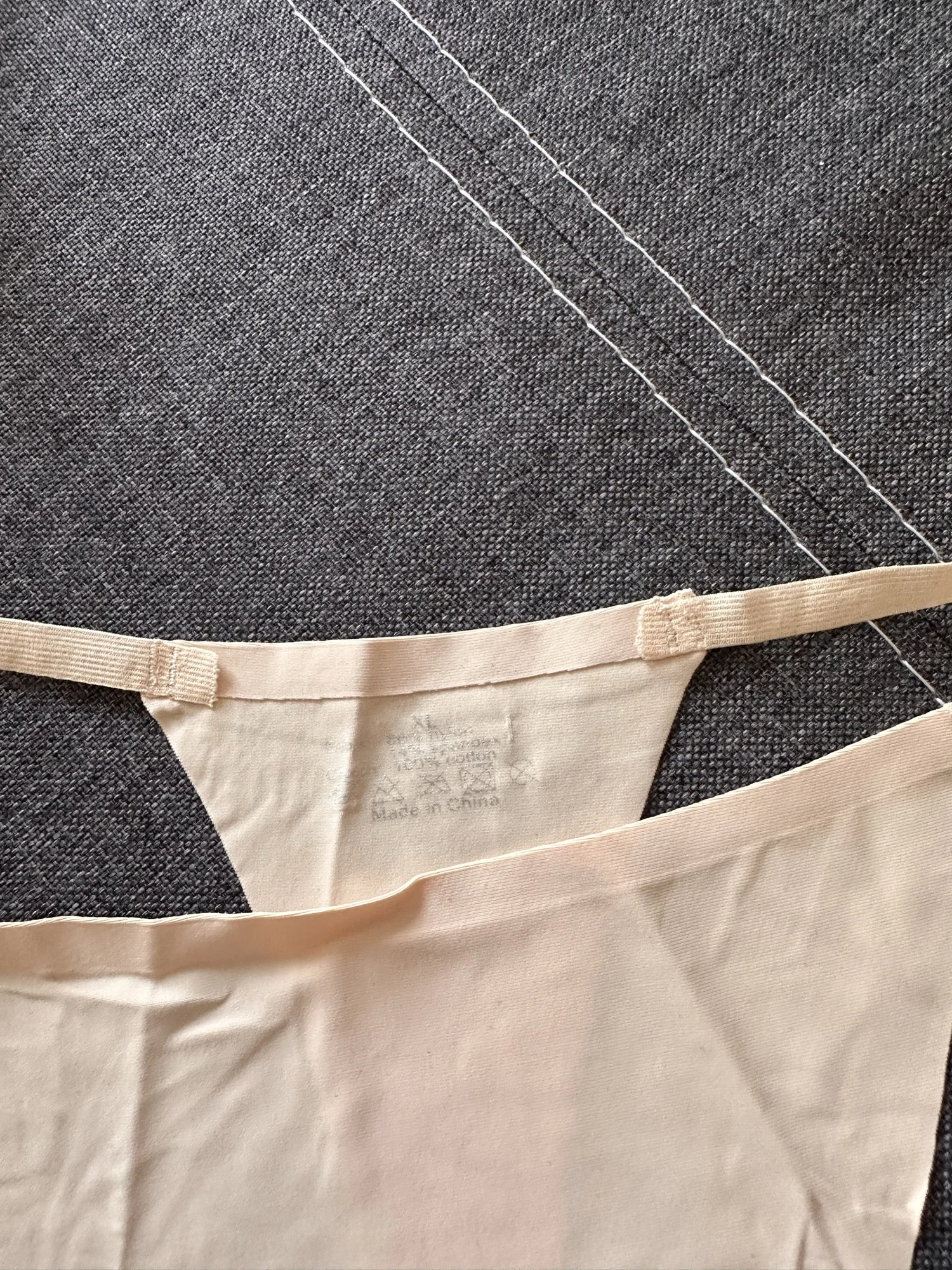 Түкті әйелдердің анустары бейнеленген порно