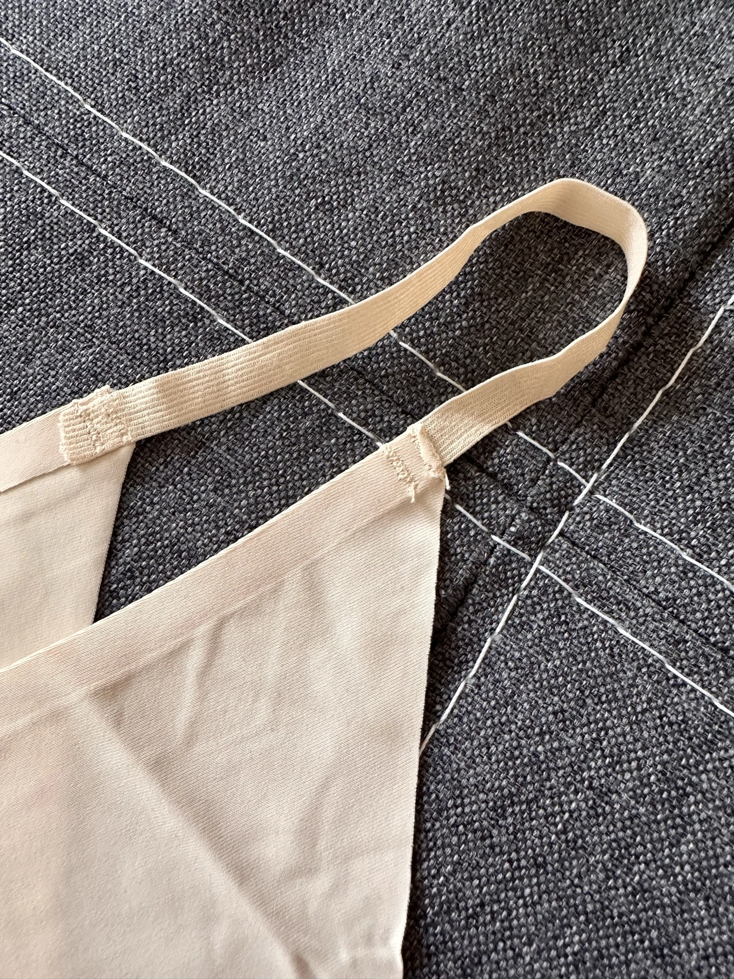 Көбелек сияқты жалаңаш трусики