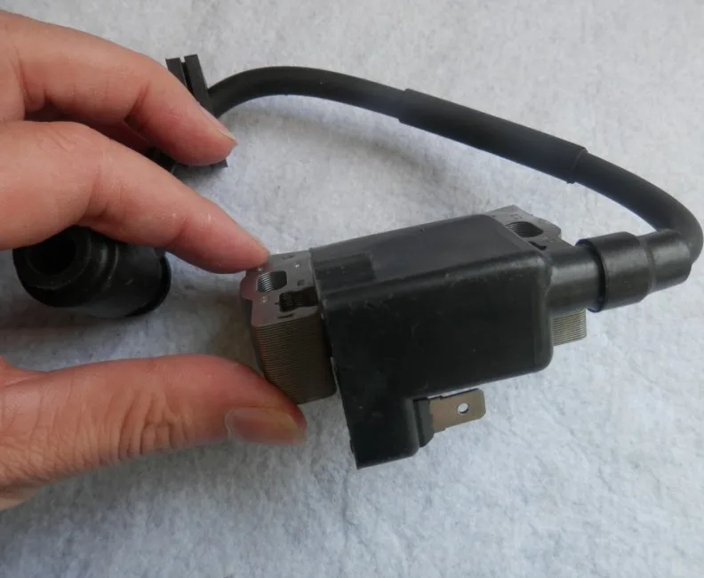 IGNITION COIL RIGHT HONDA GX610-670 3