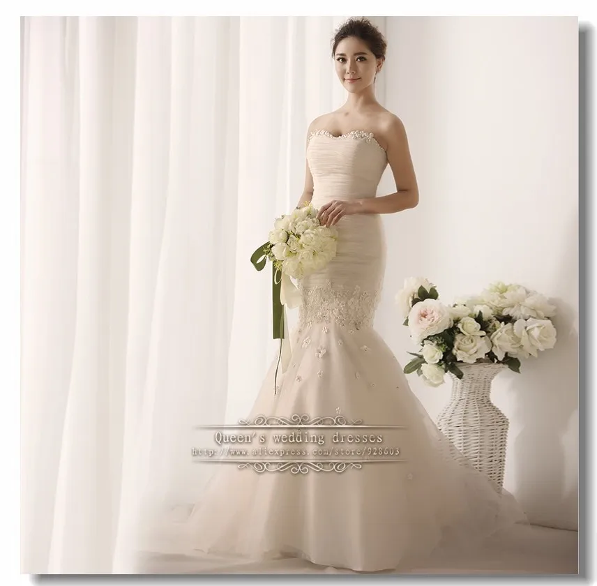 Lace Up beautiful Wedding Gown With sleeve flower