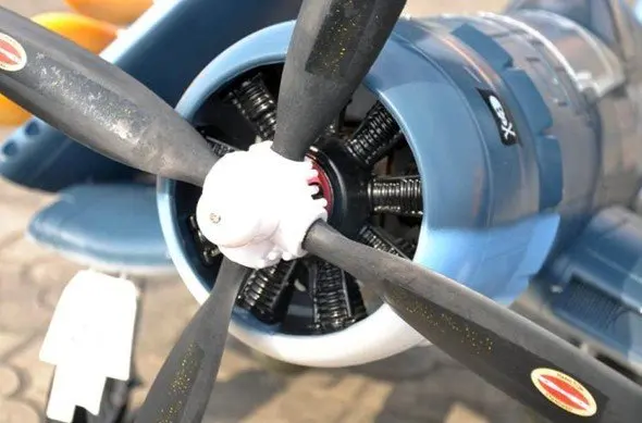 F4U 4 blades propeller 1.jpg