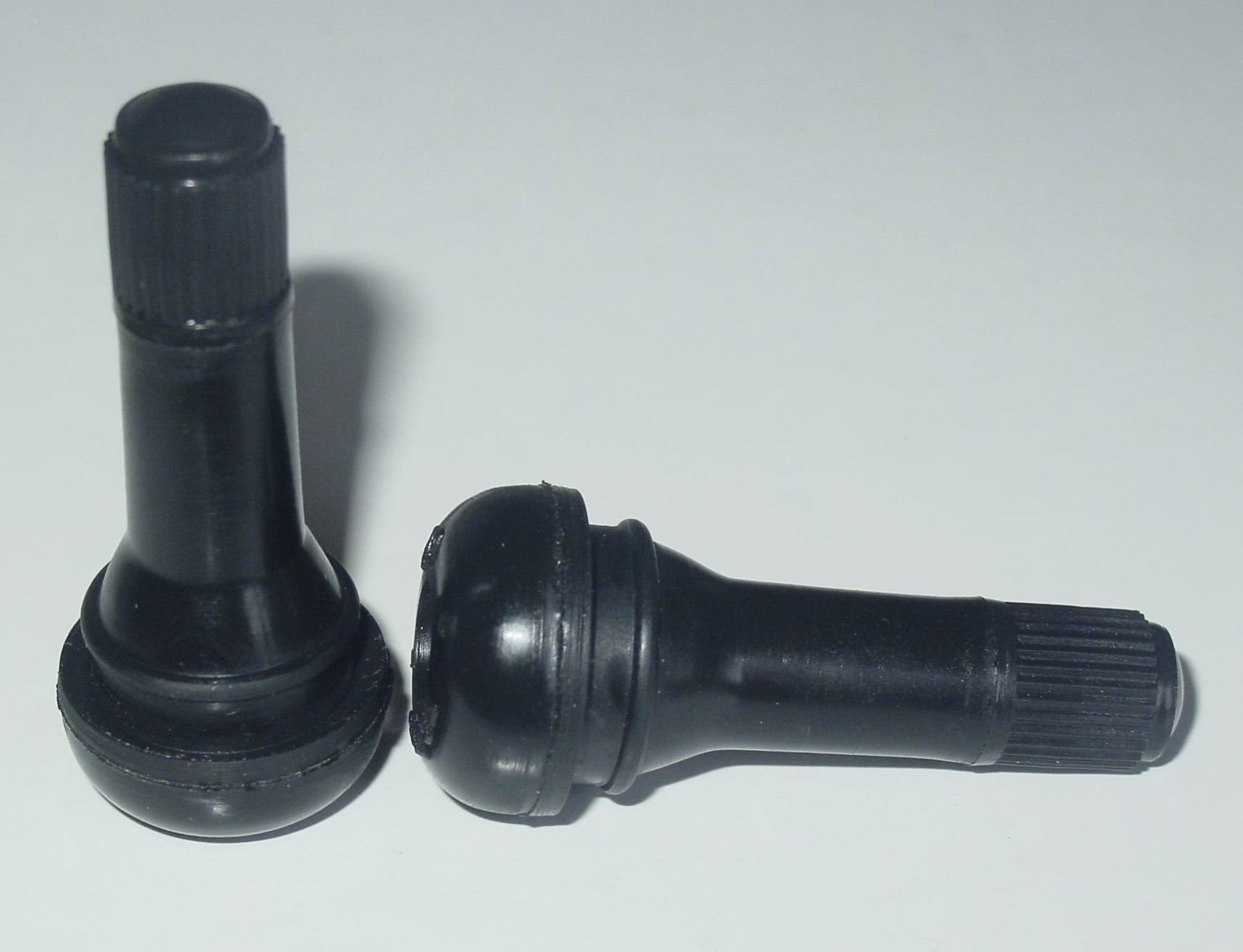 Wholesale - 100 pcs/lot TR413 Tire (tyre) valves snap-in tubeless valves (natural rubber) for passenger cars