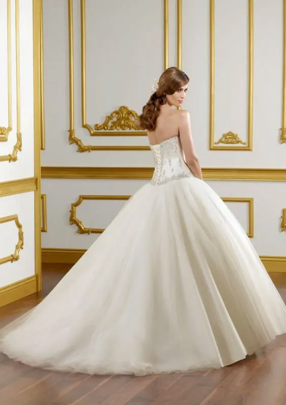 Wd0514 Tulle Ball Gown Sweetheart Elegant Wedding Dress Mannequin In Wd0514 Tulle Ball Gown Sweetheart Elegant Wedding Dress Mannequin