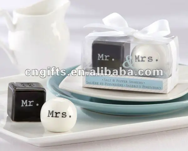 23036na_mrmrs_shaker_l.jpg