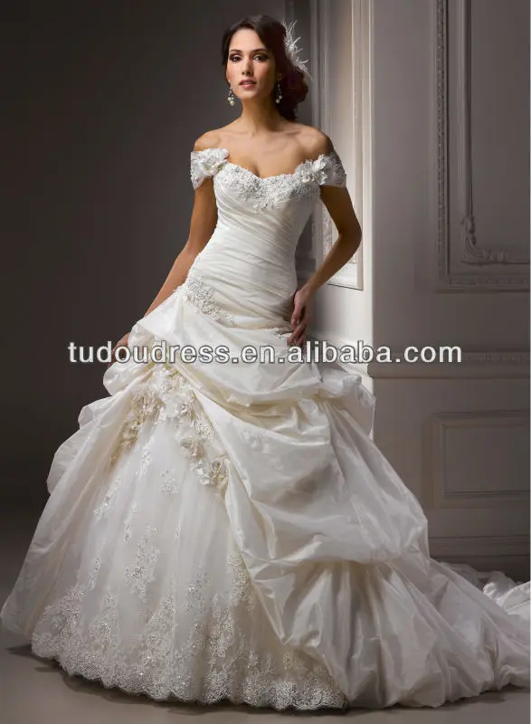 Victorian Style Cinderella Elegant Princess Sexy Applique