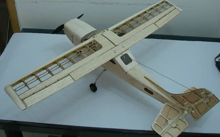 cessna-balsa-3