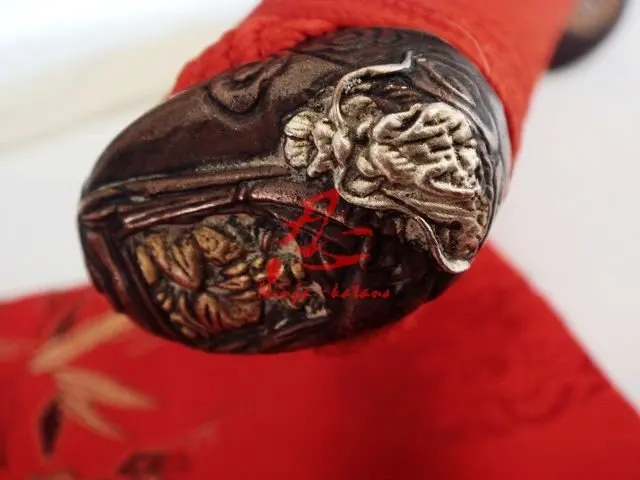 hand made japanese samurai katana dragon tsuba titanium adsorb folded steelsword