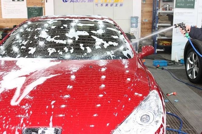 car_wash_foam_sprayer_gun_spraying_water