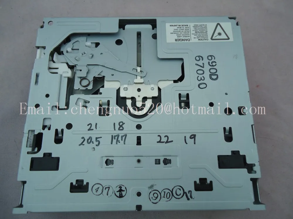 chrysler DVD mech one white socket