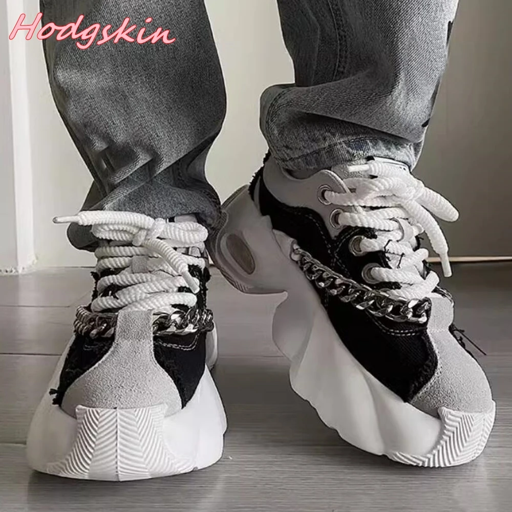 2024 New Men Shoes Round Toe Metal Chain Decoration Thick Sole Flat with Shoes Casual All-match Height Increasing Fashion Shoes