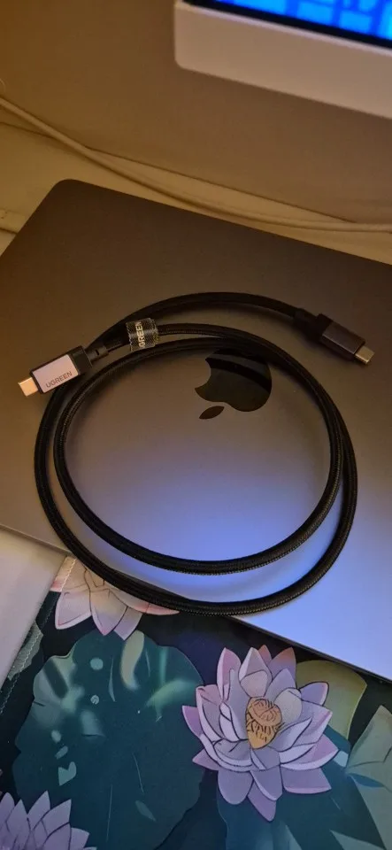 UGREEN PD3.1 240W USB-C Cable USB4 80Gbps 16K Display Type-C Fast Charging Compatible with USB-C Monitors MacBook iPad iPhone 17 photo review