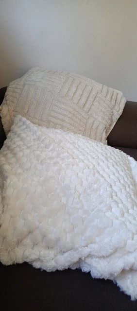 1pc Boho Faux Fur Plush Throw Pillow Covers, Cream White, Luxury SoftFluffy Decorative Cushion Cover Pillowcase for Sofa, Couch photo review