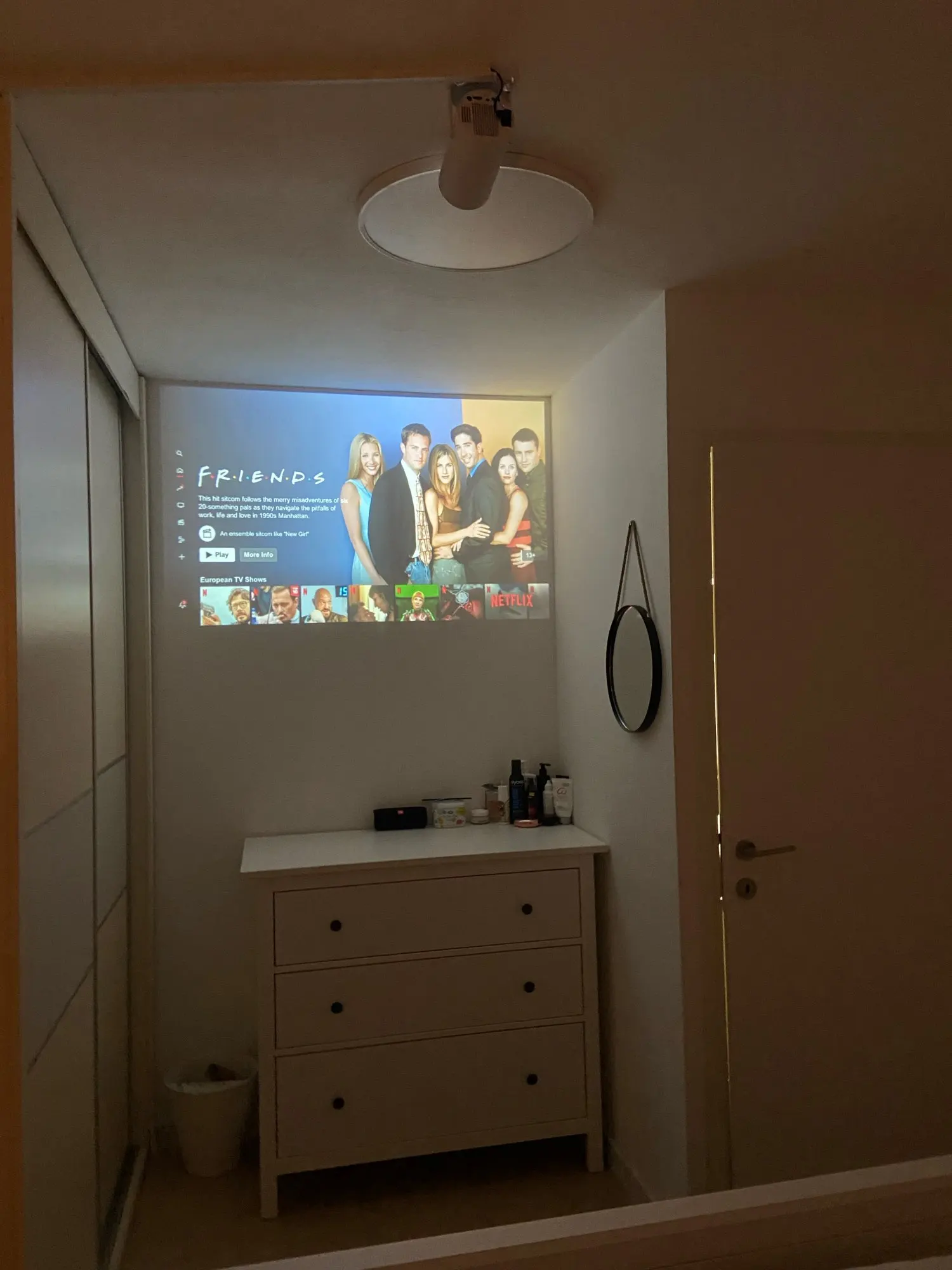 MovieHub Ultra HD Projector Lulunami