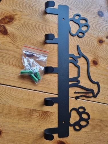 Paw Prints Wall-Mounted Pet Organizer: Stylish Metal Hanger for Leashes, Clothes, and Keys photo review