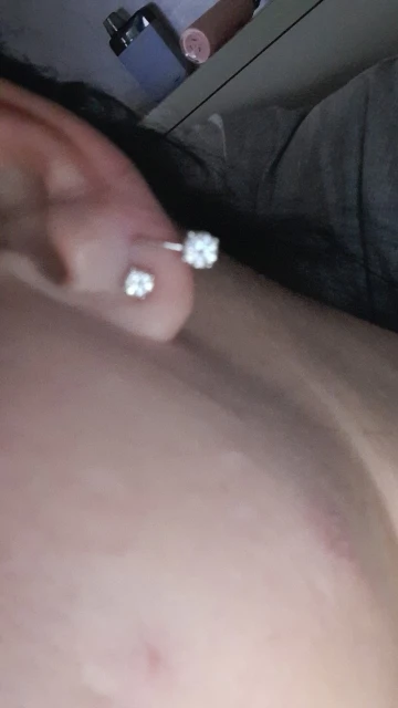 Moissanite Ear Stud Earrings photo review