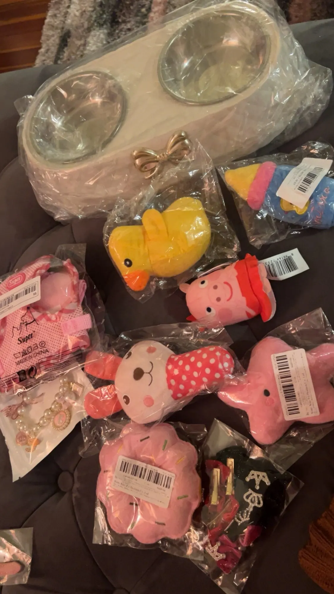 Stainless Steel Double Pet Bowl with Plastic Tray, Perfect for Kittens and Dogs, Providing Food and Water in One Convenient Feeding Station photo review