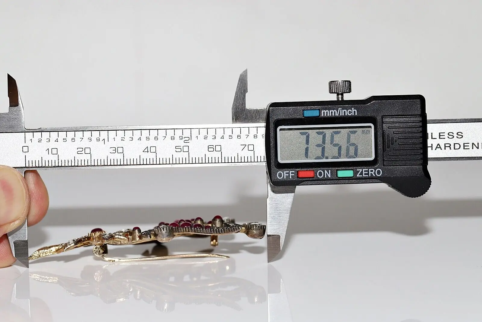 Рисунок 5 - Винтажная оригинальная брошь из