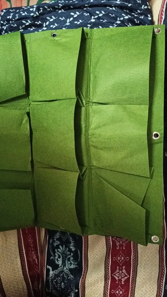 Future Garden - Wandbepfanzung mit bis zu 81 Pflanzplätzen aus hochwertigem Kunststoff Flies-Material