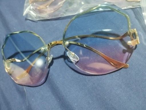 Oversized Square Metal Frame Women's UV400 Sunglasses photo review