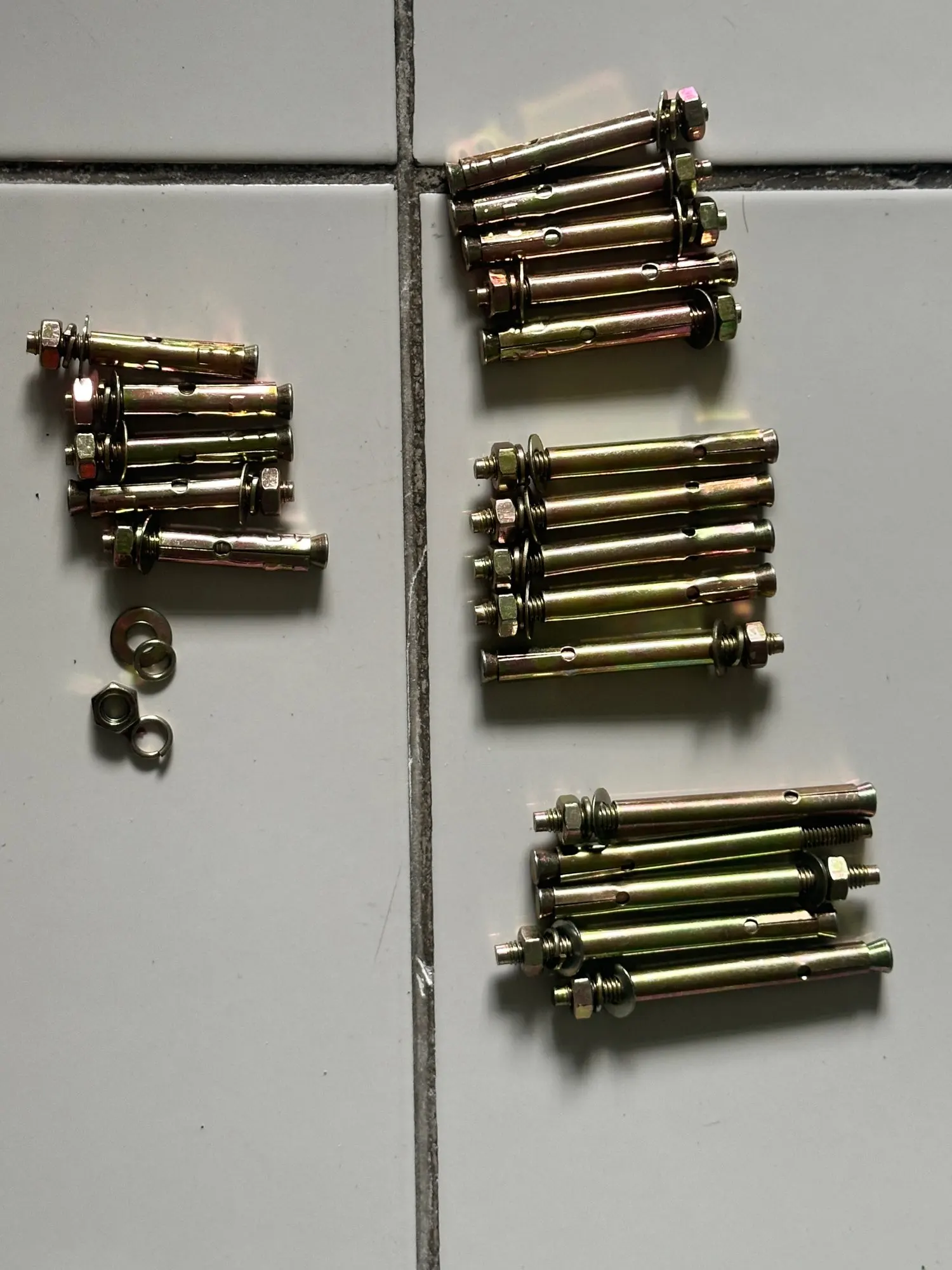 20pcs Heavy Duty Expansion Bolt Anchor Plasterboard Yellow Zinc Plated Fix Bolts M6 Sleeve Wall Anchor for Concrete photo review