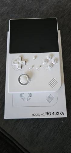 ANBERNIC RG40XX V photo review