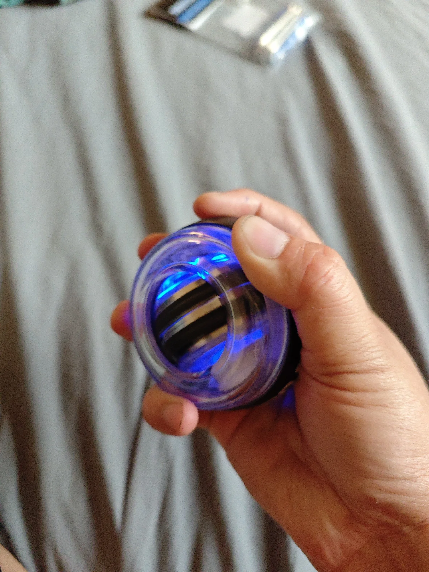 Gyroball – LED Power Ball für stärkere Handgelenke und Arme. photo review