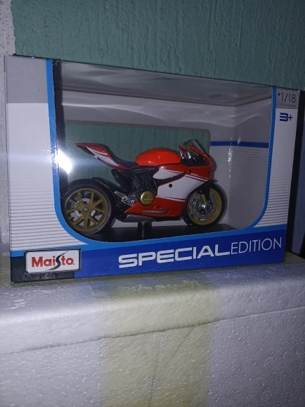 Maisto Ducati Panigale V4 S Corse 1:18 Scale Alloy Motorcycle Diecast Model Collectible Grade Gift Toy photo review