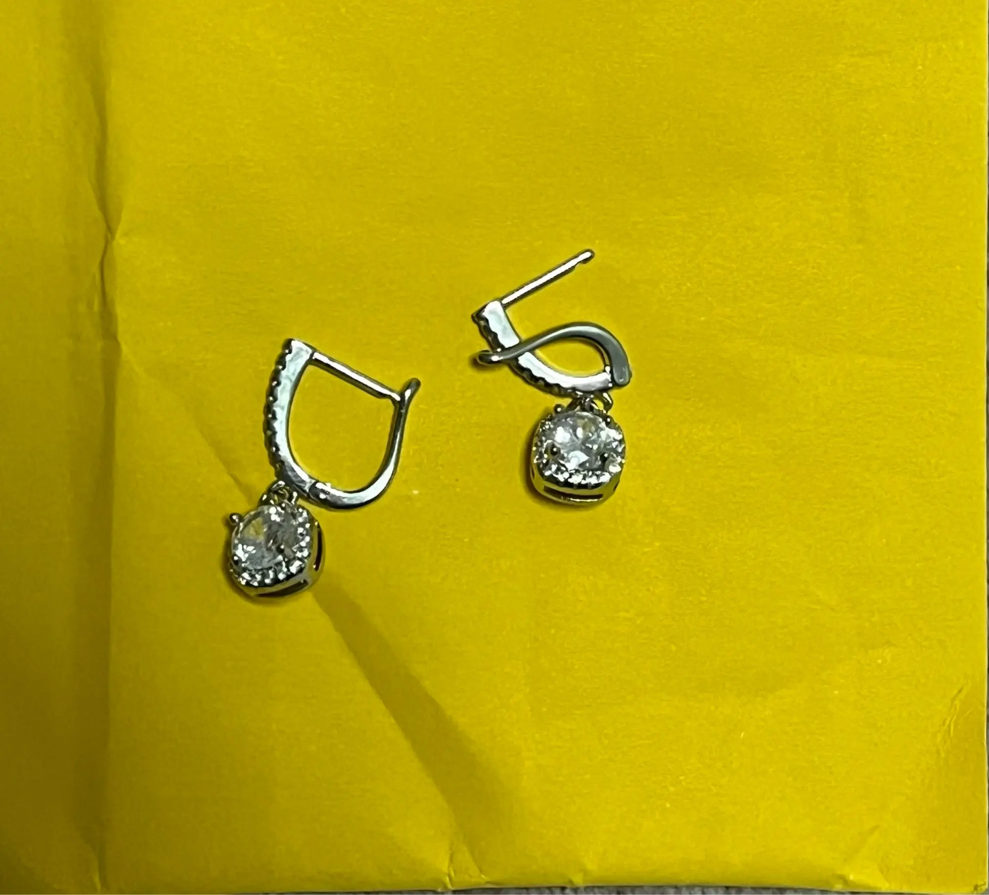 2CT Moissanite Huggie Hoop Earring photo review