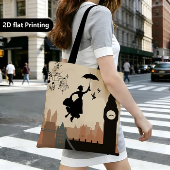 1 pezzo. Ispirata alla skyline di Londra, questa borsa tote presenta silhouette giocose di note musicali, Big Ben e Tower Bridge.