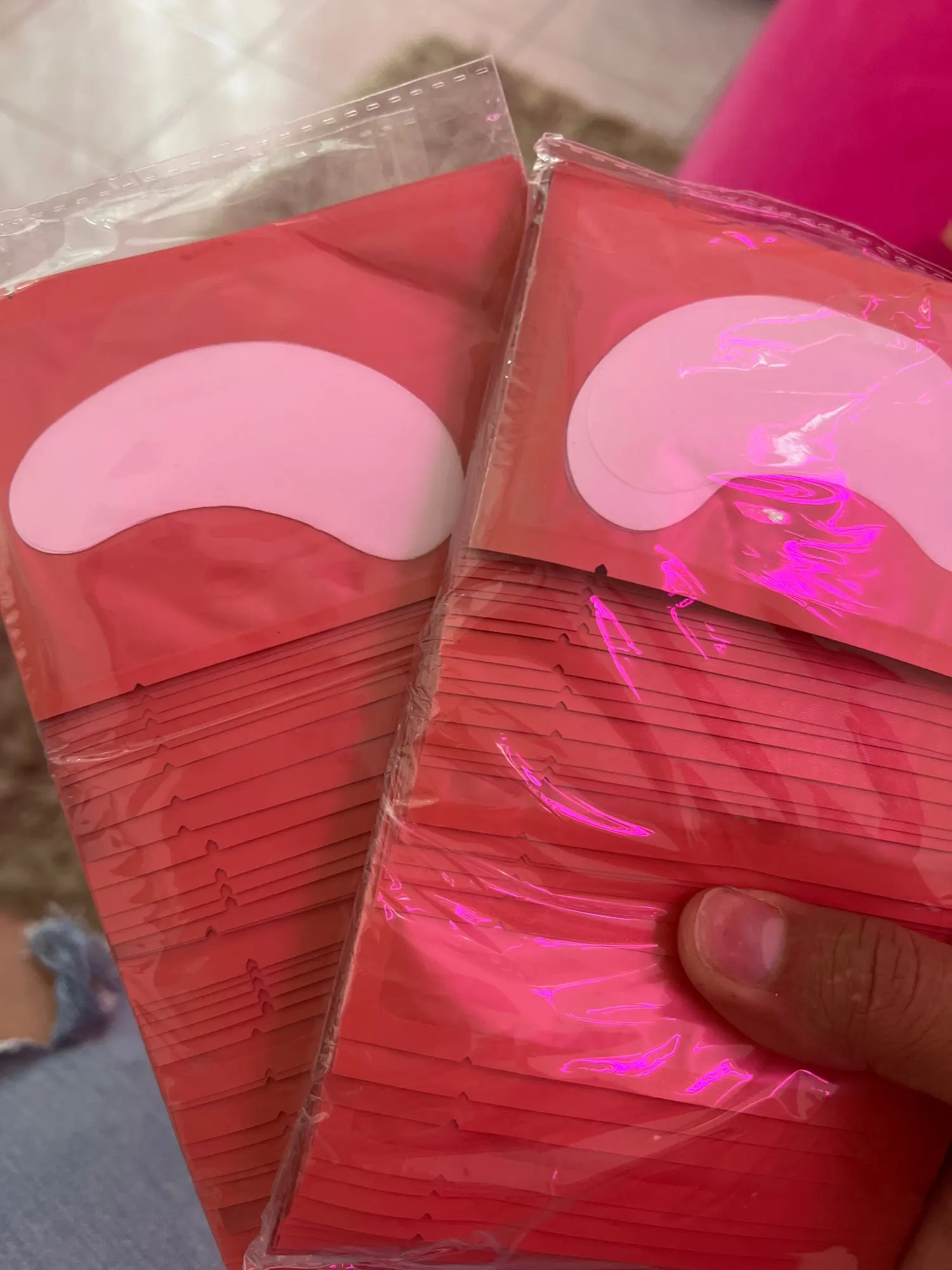 100 par/pack Nya Eye Pads papperslappar Ögonfrans under ögonkuddar Lash Ögonfransförlängning Papperslappar Ögontips Dekalinpackningar Sminkverktyg