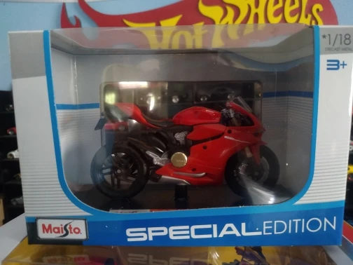 Maisto Ducati Panigale V4 S Corse 1:18 Scale Alloy Motorcycle Diecast Model Collectible Grade Gift Toy photo review