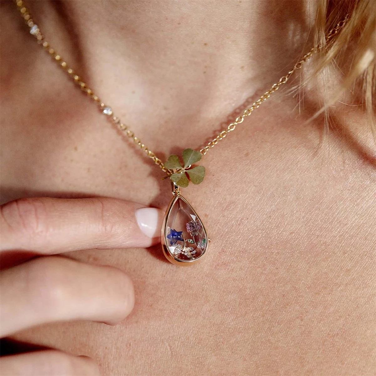 Adjustable Gold-Plated Water Drop Pendant with Collarbone Chain