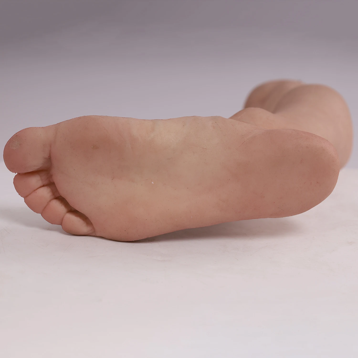 실리콘 인공 다리 슬리브, 정교한 메이크업, 피부와 같은 질감의 가짜 다리 커버, 손발 절단 환자용 부드럽고 탄력 있는 미용 보철물