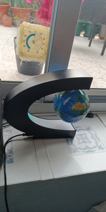 Magnetic Levitating Globe Lamp: An Illuminated World photo review