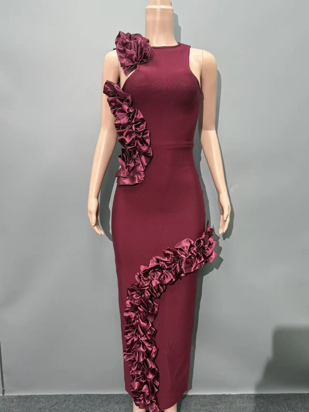 فستان حفلات طويل كشكش أحمر نبيذي