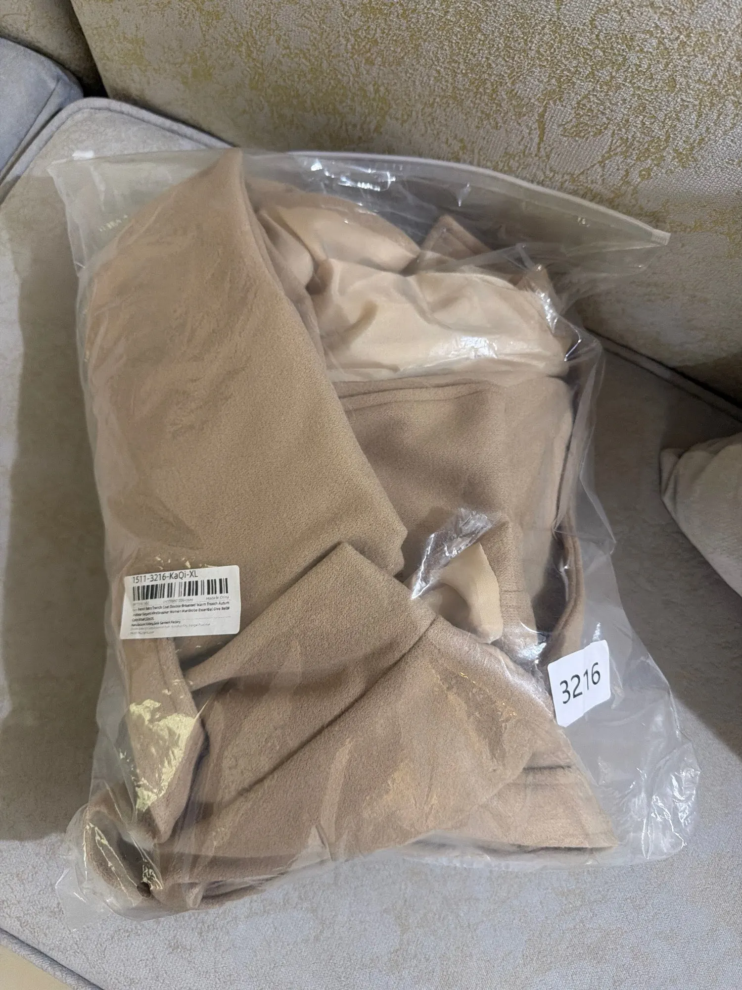 French Retro Trench Coat Double-Breasted Warm Trench Autumn Winter Elegant Windbreaker Women Wardrobe Essential Give Belt photo review