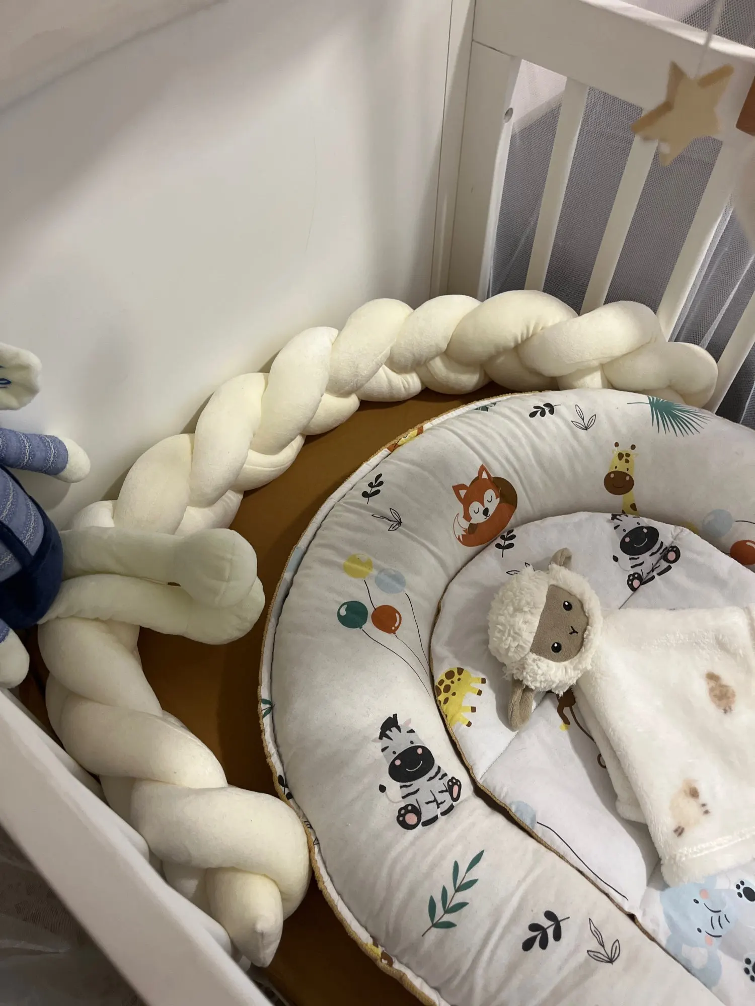 1M/2M/3M/4M Baby Bed Bumper Infant Cradle Cot Protector Knot Braid Bumper Plush Pillow Cushion Crib Anti-collision Room Decor photo review