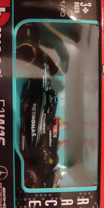 Bburago 1:43 Ferrari SF24 F1 Modelo de coche 2024 Temporada 16 # Leclerc 55 # Regalo de juguete de carreras de fórmula fundido a presión de vehículo de lujo de aleación Sainz photo review